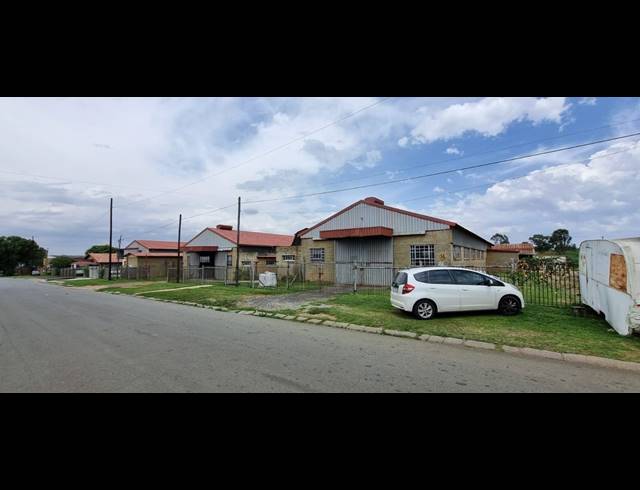 3,674M² WAREHOUSE FOR SALE IN AUREUS